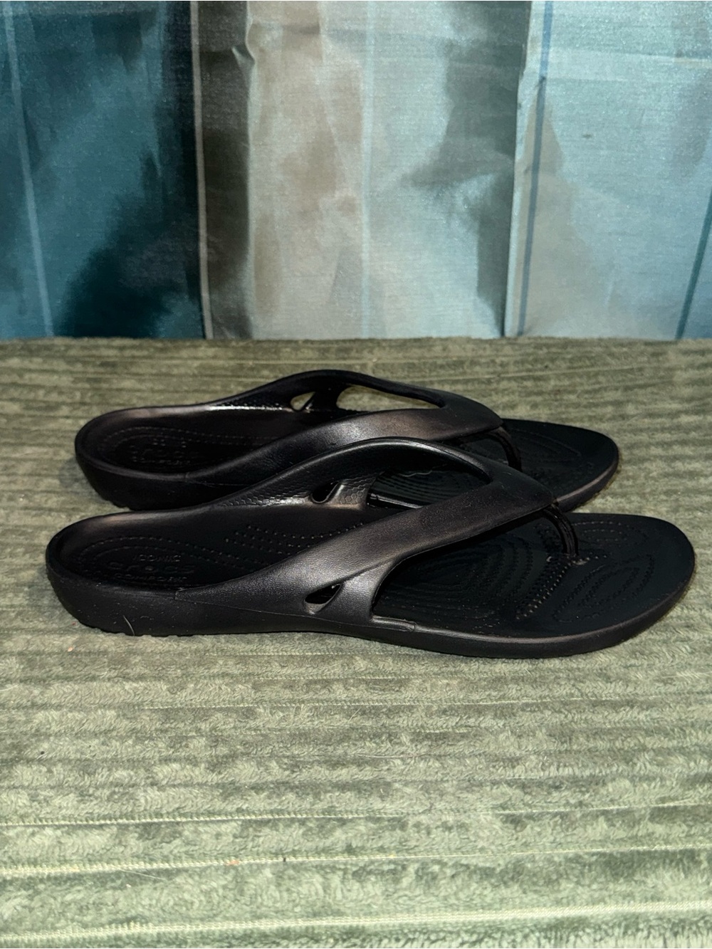 CROCS Women's Black Slip-On Thong Sandals